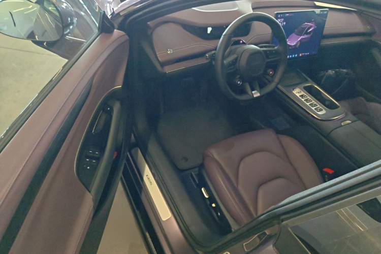 MI SU7 2025 car image #16
