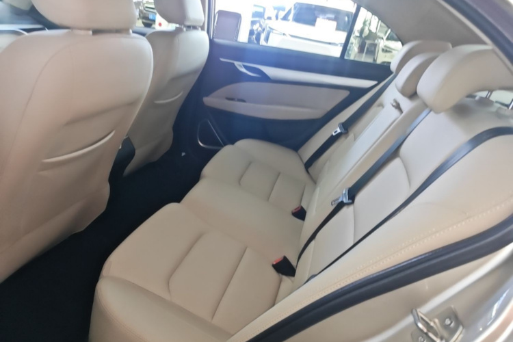 GEELY Emgrand 2019 #17 GEELY Emgrand 2019 car image #17