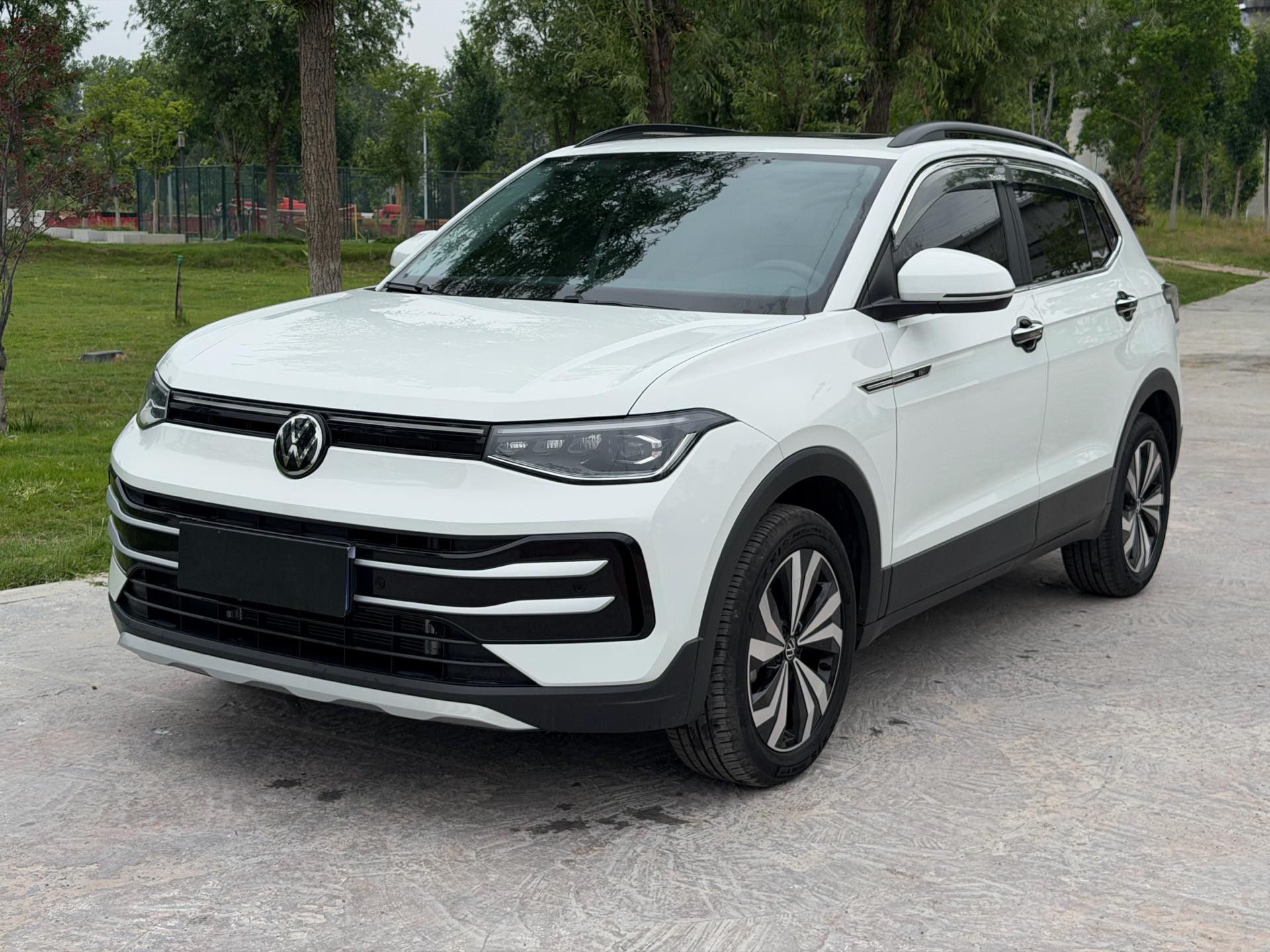 Volkswagen Tharu 2024 car image 