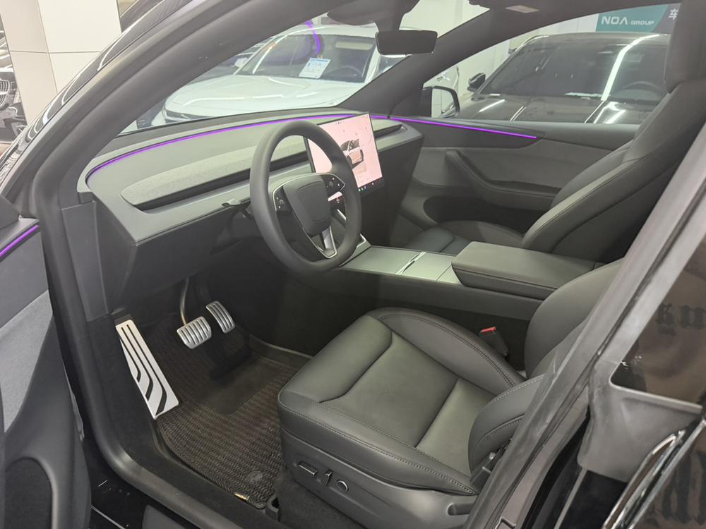 Tesla Model Y 2026 #10 Tesla Model Y 2026 car image #10
