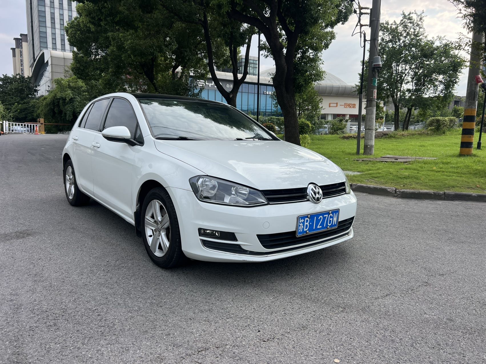Volkswagen Golf 2014 car image #4