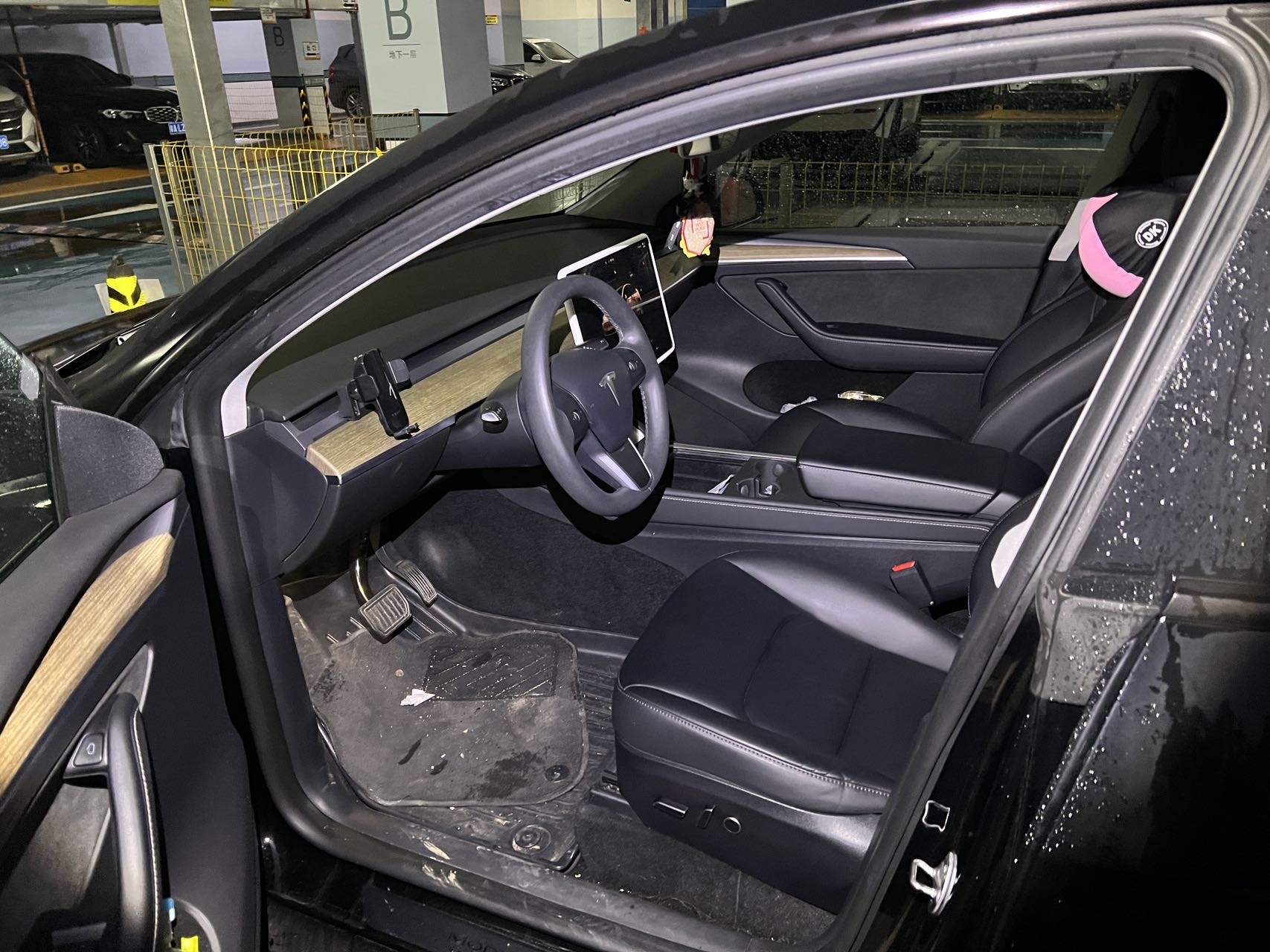 Tesla Model Y 2023 car image #4