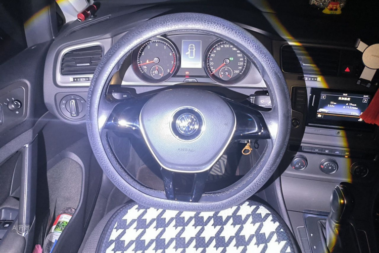 Volkswagen Golf 2016 car image #12
