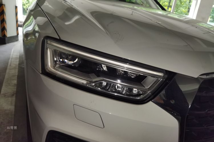 Audi Q3 2019 car image #8