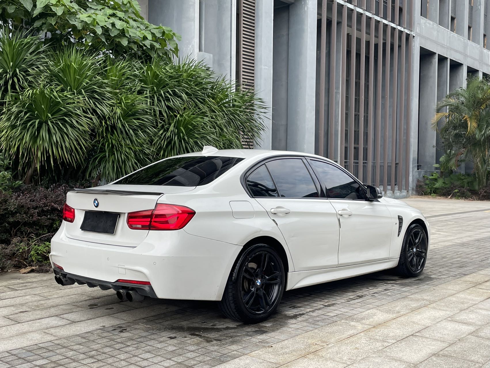 BMW 3 Series 2017 car image #6