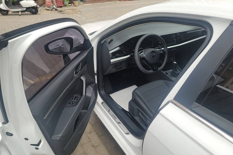 Volkswagen Lavida 2020 car image #16