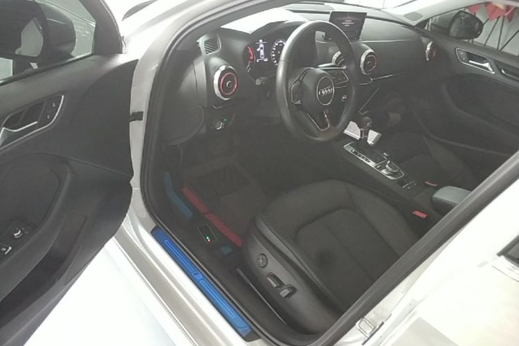 Audi A3 2019 immagine di auto #16