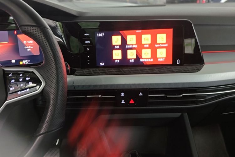 Volkswagen Golf 2021 car image #13