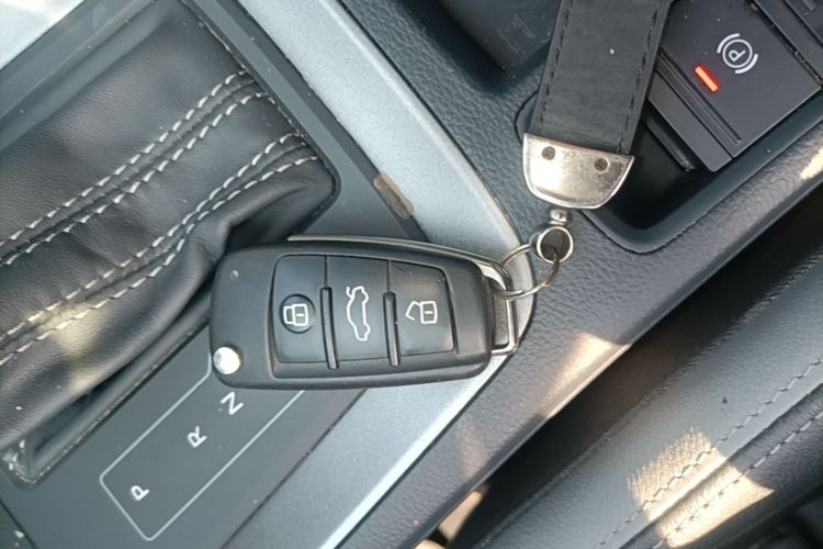 Audi Q3 2022 car image #9