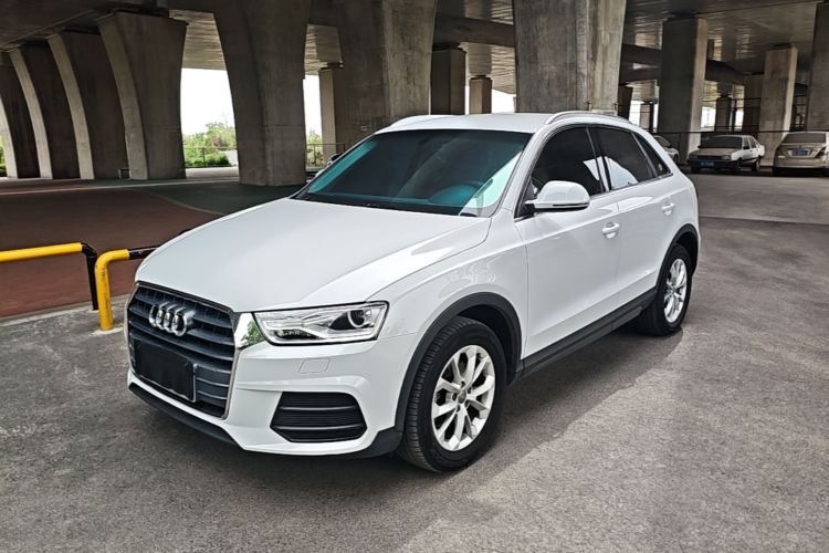 Audi Q3 2019 car image #2