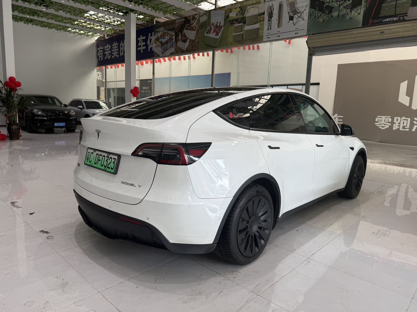 Tesla Model Y 2023 car image #9