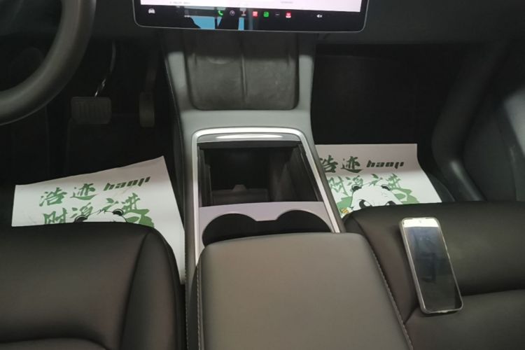 Tesla Model Y 2021 #14 Tesla Model Y 2021 car image #14