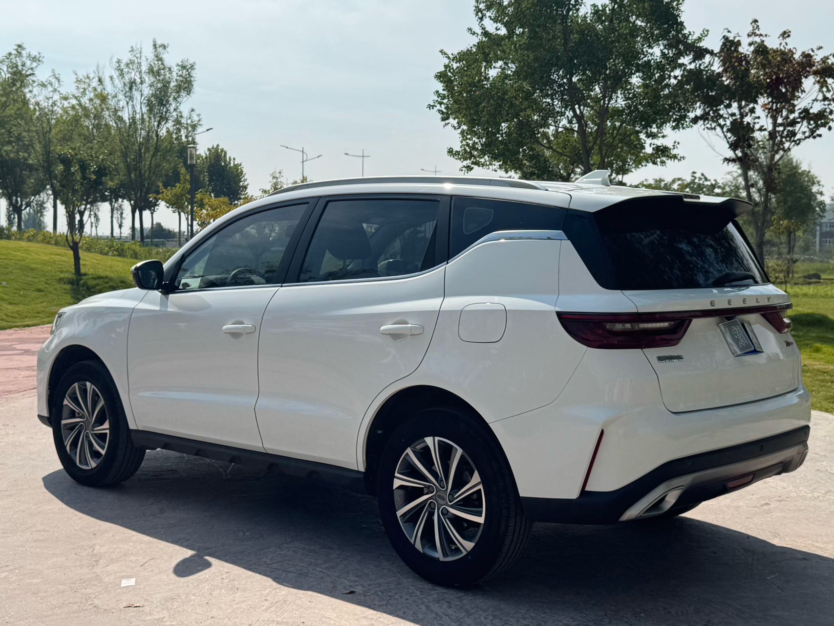 GEELY Vision X6 2023 car image #6