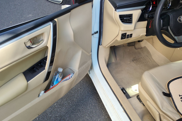 Toyota Corolla 2015 car image #9