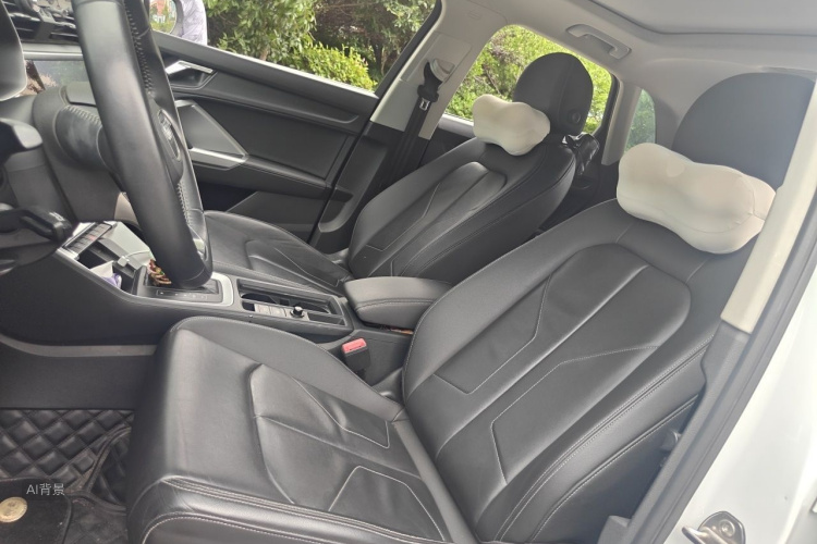 Audi Q3 2019 car image #17