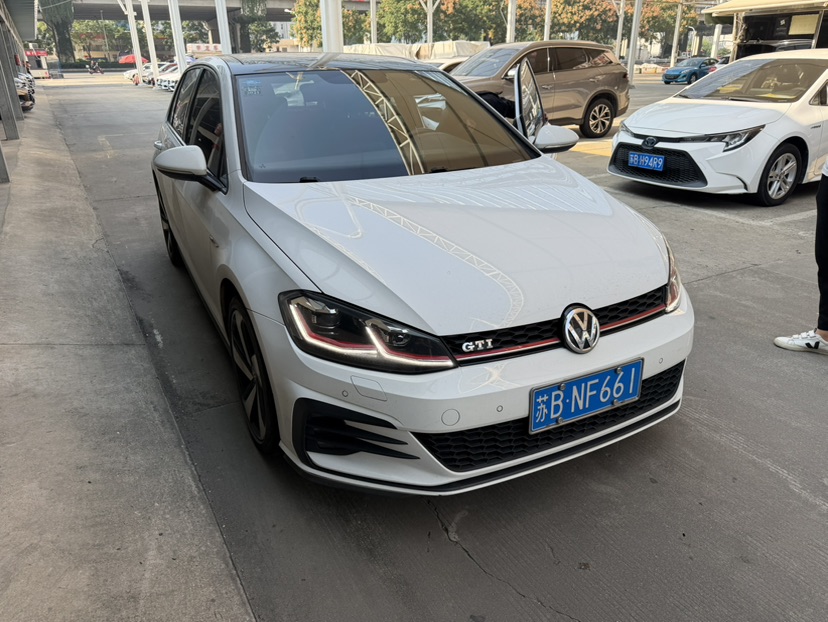 Volkswagen GolfGTI 2019 car image 