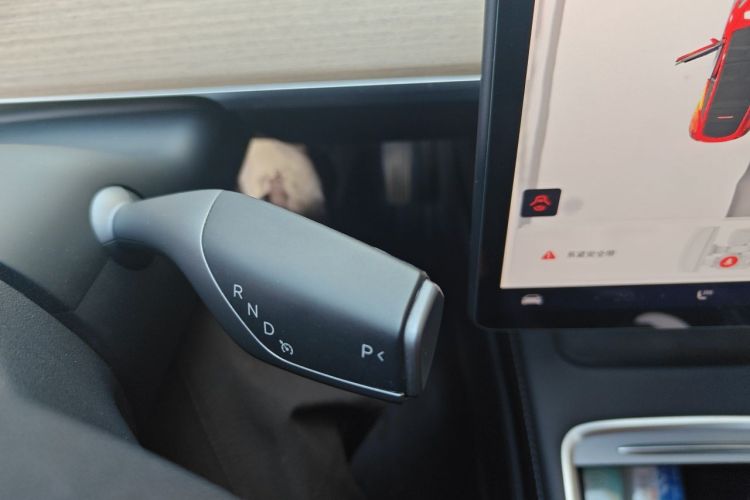 Tesla Model Y 2022 #14 Tesla Model Y 2022 car image #14