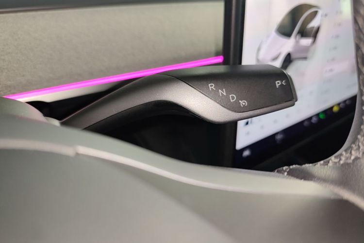 Tesla Model Y 2024 #14 Tesla Model Y 2024 car image #14