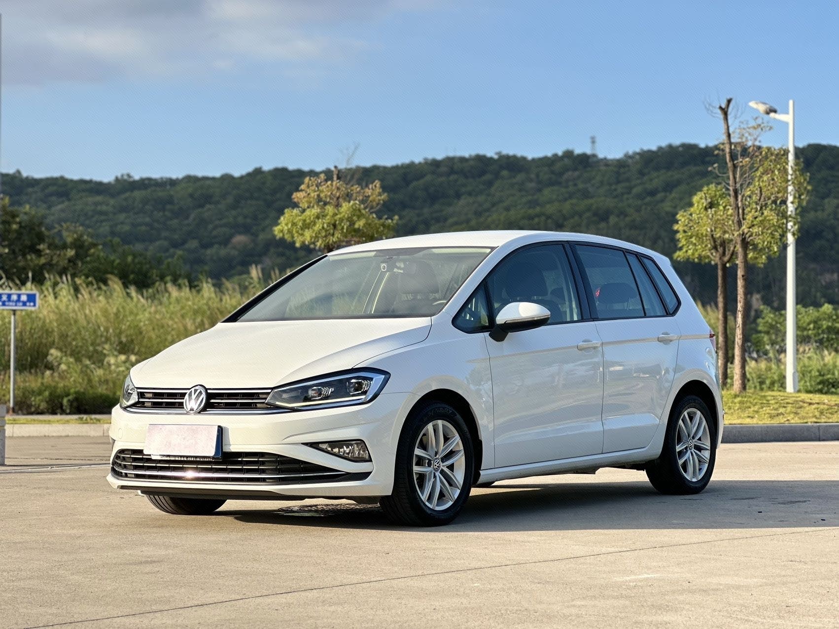 Volkswagen Golf Sportsvan 2019 Volkswagen Golf Sportsvan 2019 car image