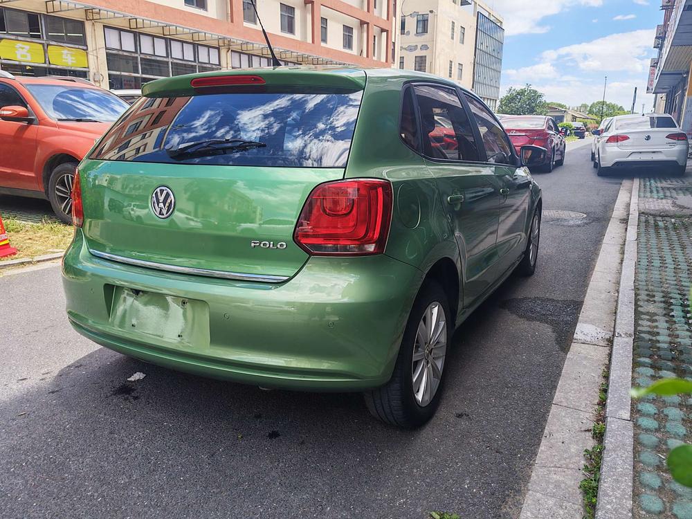 Volkswagen Polo 2013 car image #6