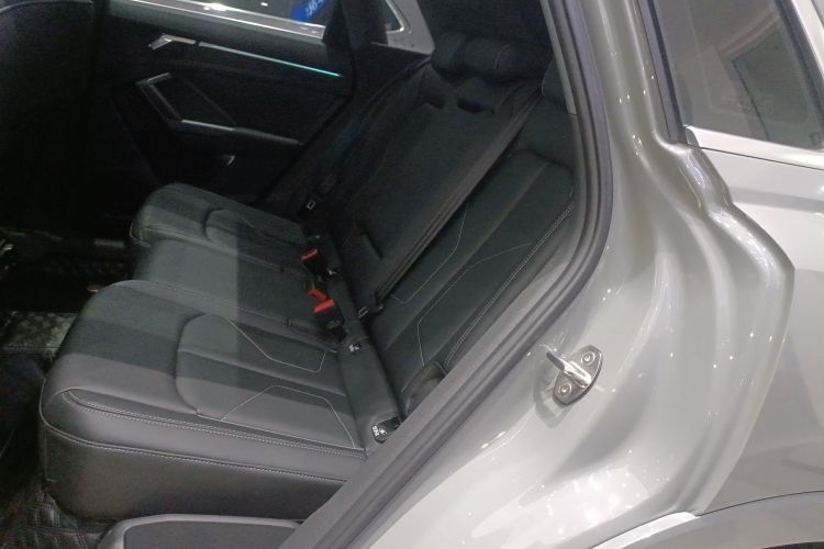 Audi Q3 2024 immagine di auto #13