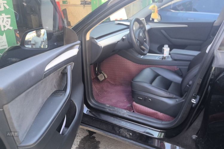 Tesla Model Y 2023 car image #18