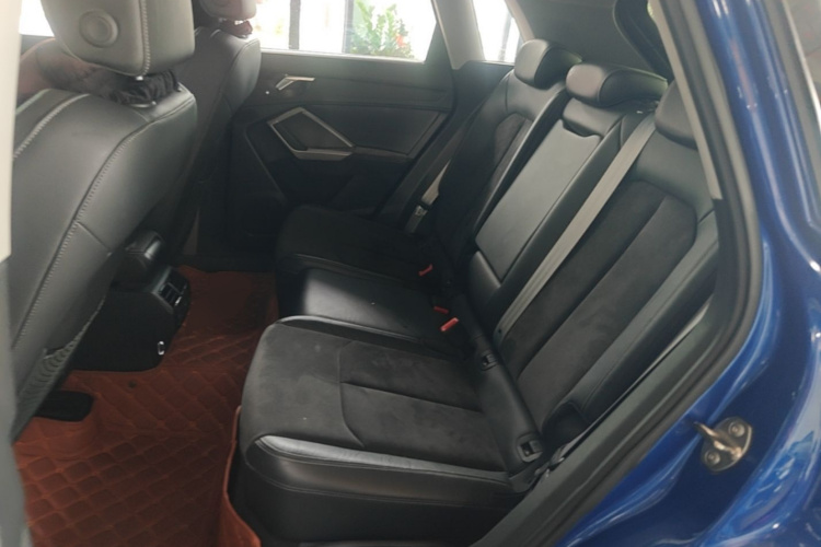 Audi Q3 2020 car image #17