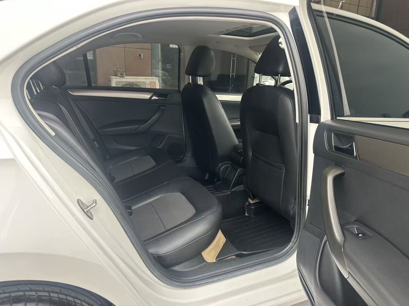 Volkswagen Santana 2015 car image #7