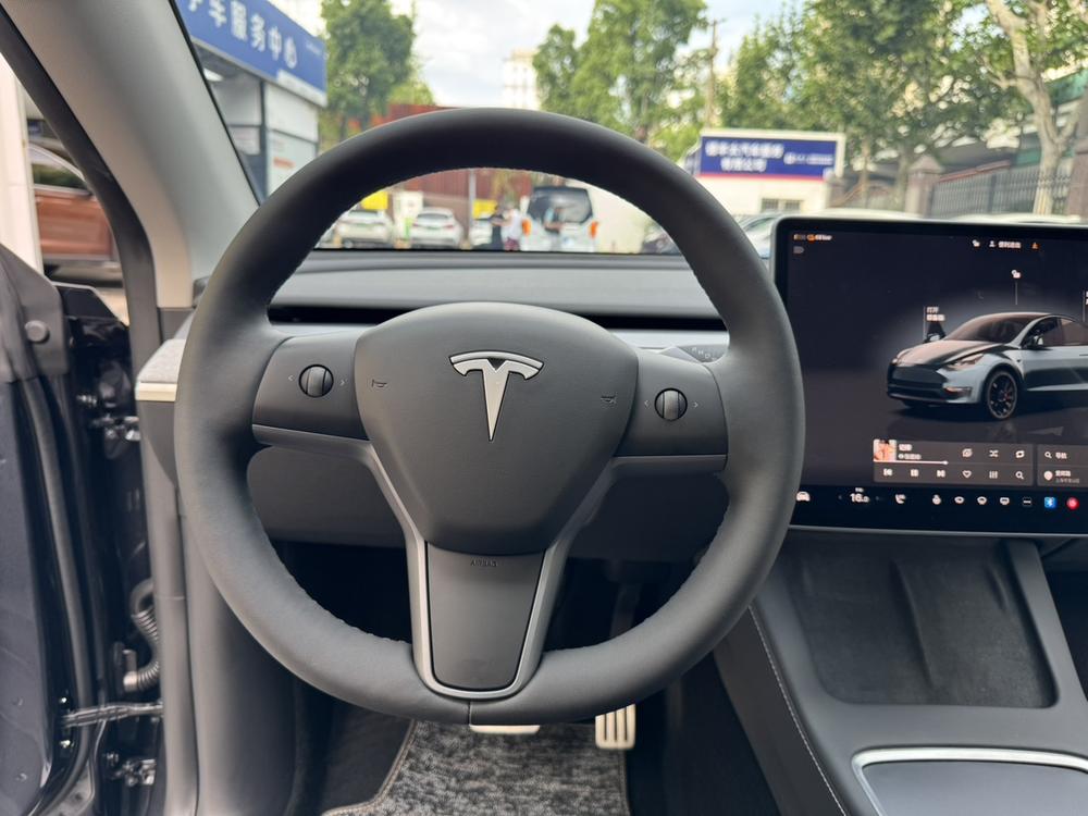 2024 #13 2024 immagine di auto #13
