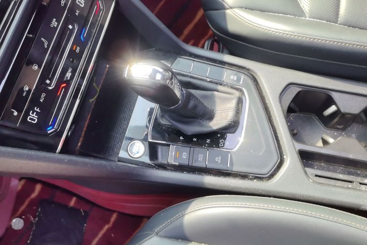 Volkswagen Tharu 2022 immagine di auto #14