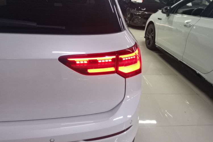 Volkswagen Golf 2024 car image #8