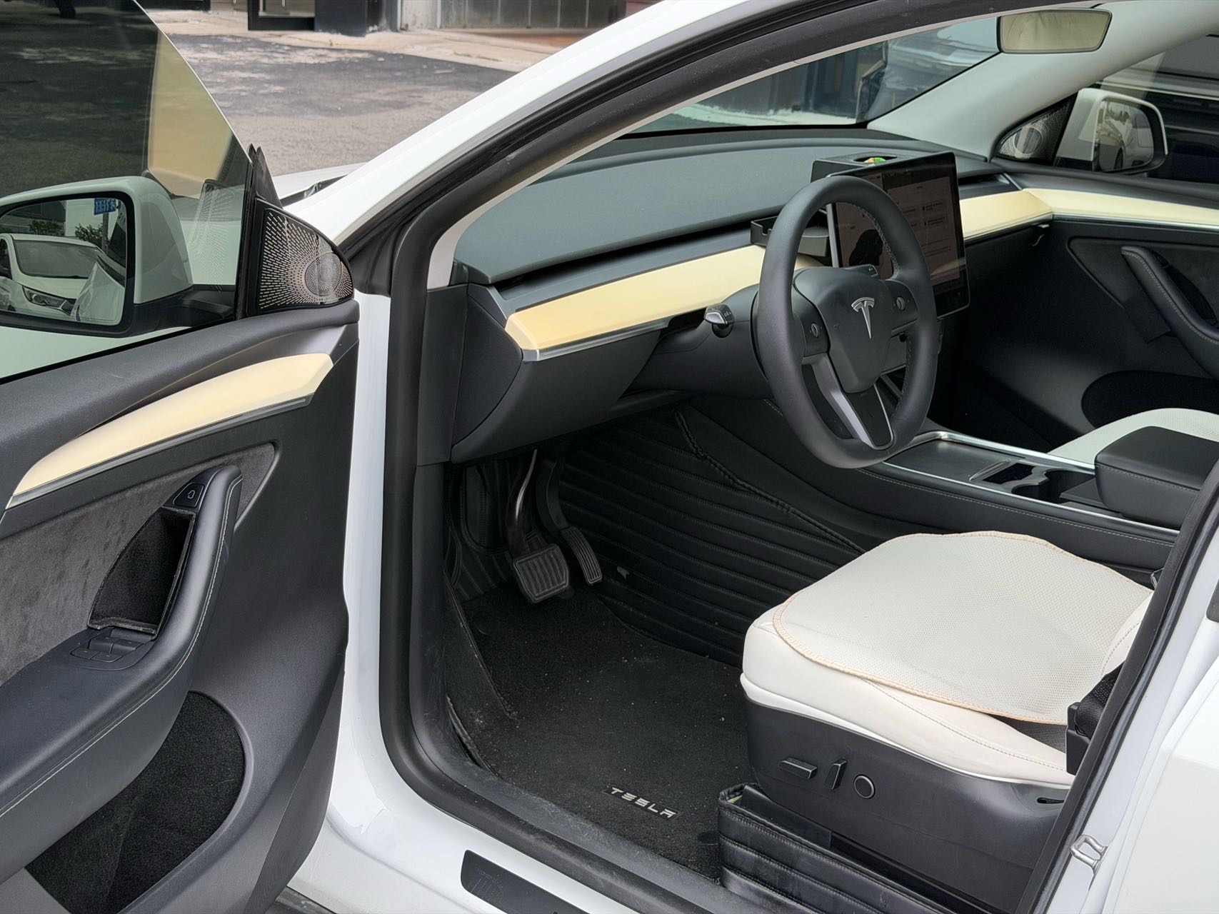 Tesla Model Y 2022 car image #5