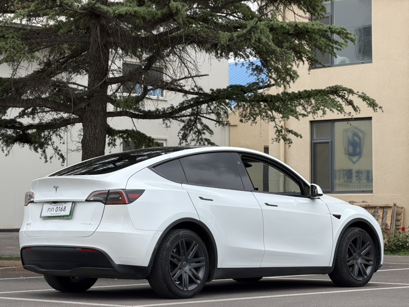 Tesla Model Y 2024 #9 Tesla Model Y 2024 car image #9