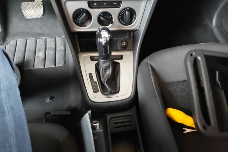 Volkswagen Lavida 2017 car image #14