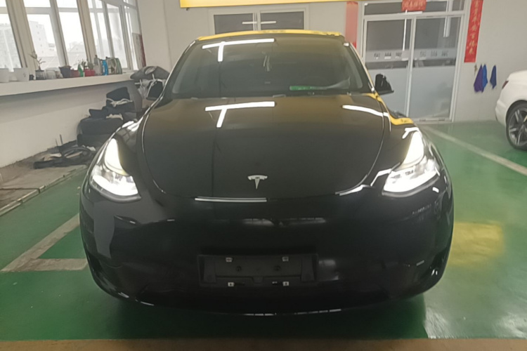 Tesla Model Y 2022 immagine di auto #3