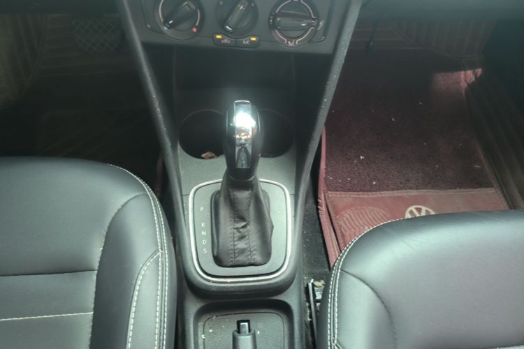 Volkswagen Polo 2019 car image #14