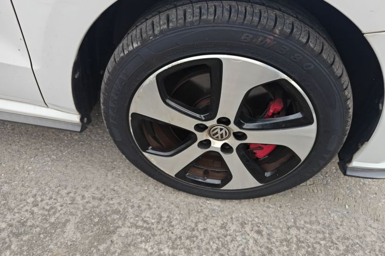Volkswagen Polo 2016 car image #9