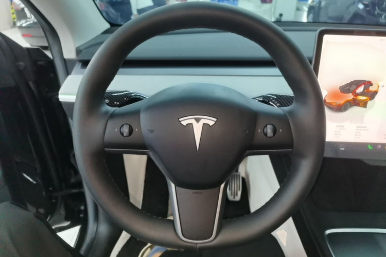 Tesla Model Y 2023 #11 Tesla Model Y 2023 car image #11