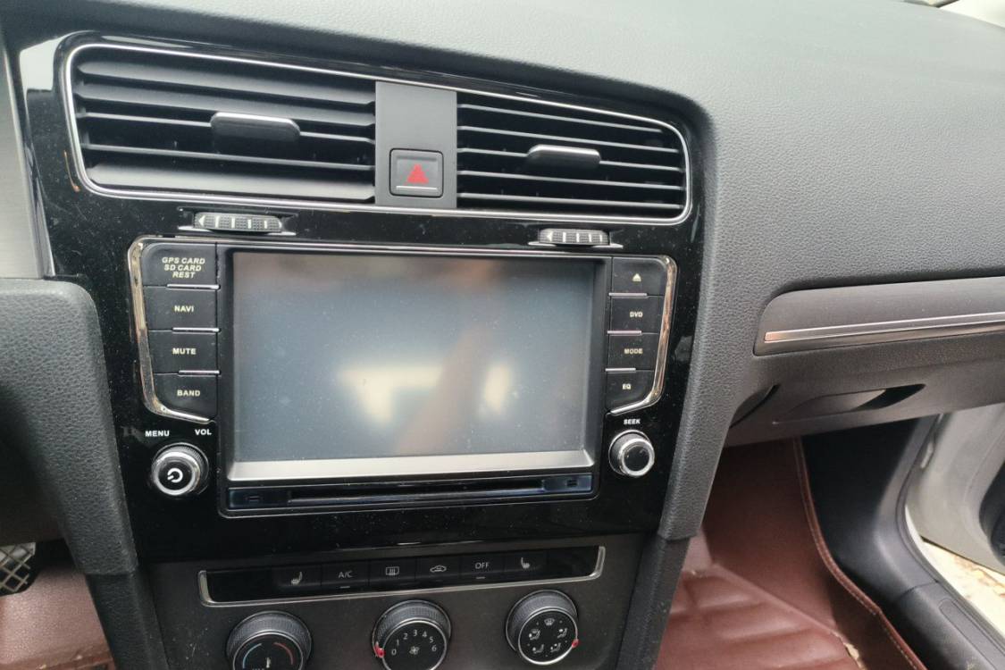 Volkswagen Golf 2015 car image #26