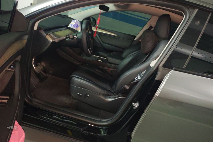 Tesla Model Y 2023 car image #17