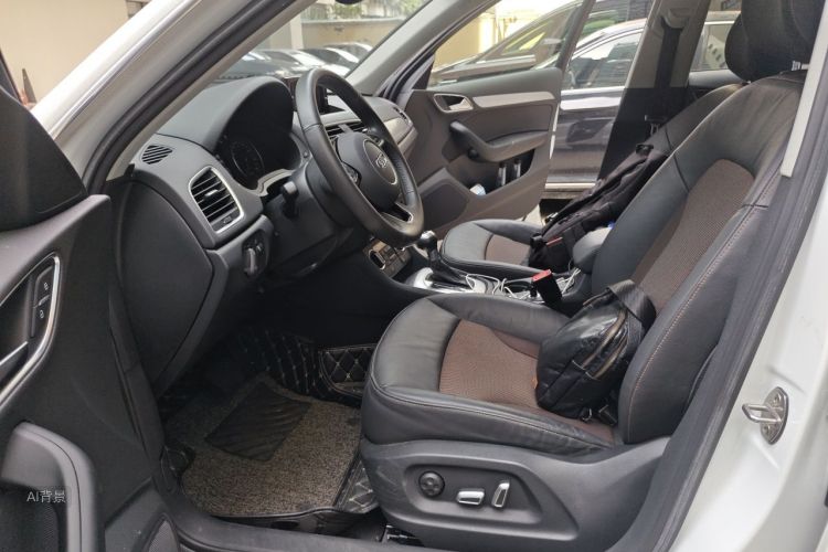 Audi Q3 2019 car image #17