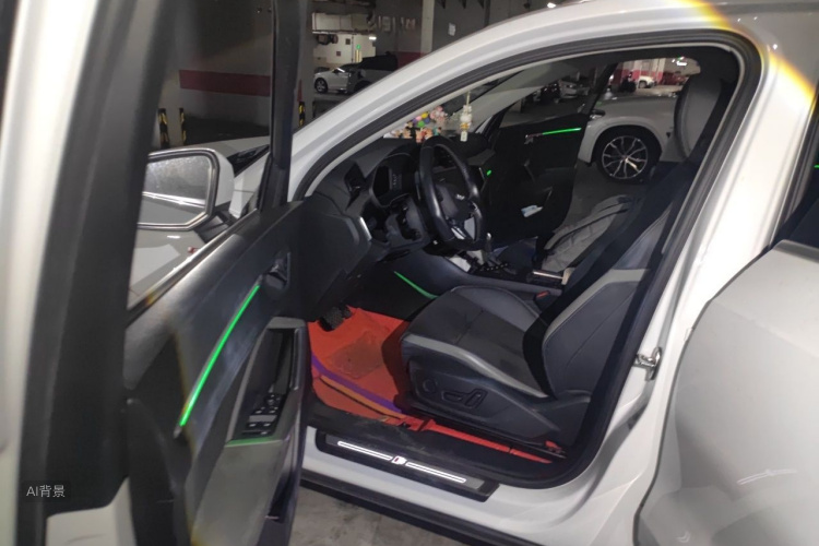 Audi Q3 2020 car image #18