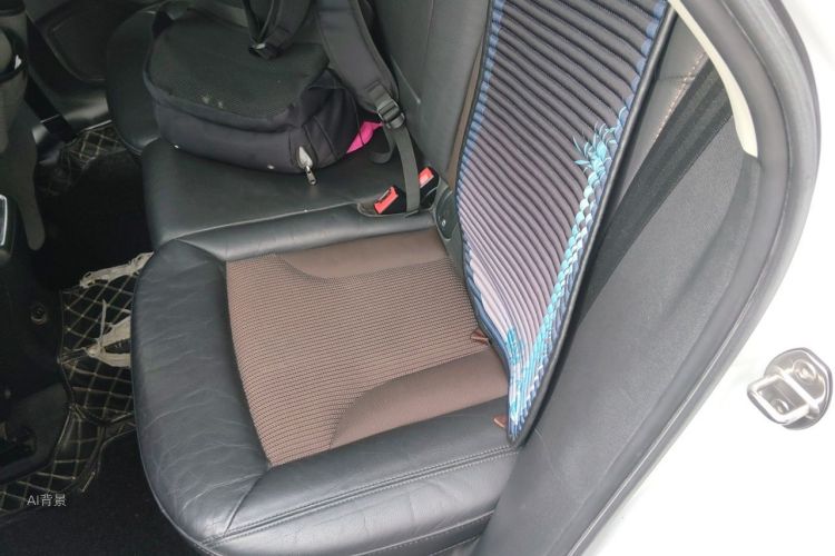 Audi Q3 2019 car image #19