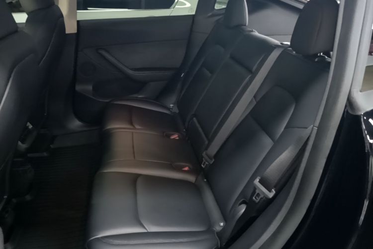 Tesla Model Y 2024 immagine di auto #13