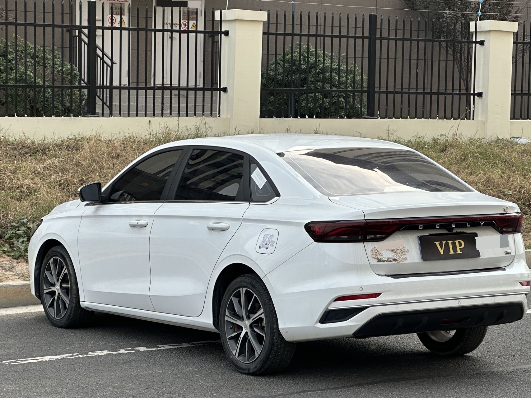 GEELY Emgrand 2023 imagen de coche #7