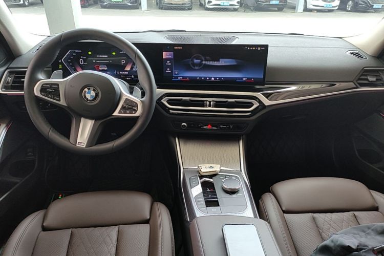 BMW 3 Series 2024 صورة سيارة #10