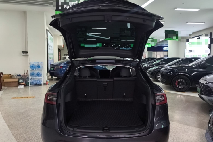 Tesla Model Y 2024 #19 Tesla Model Y 2024 car image #19