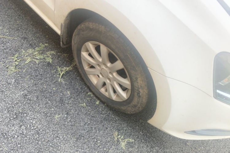 Volkswagen Polo 2015 car image #6