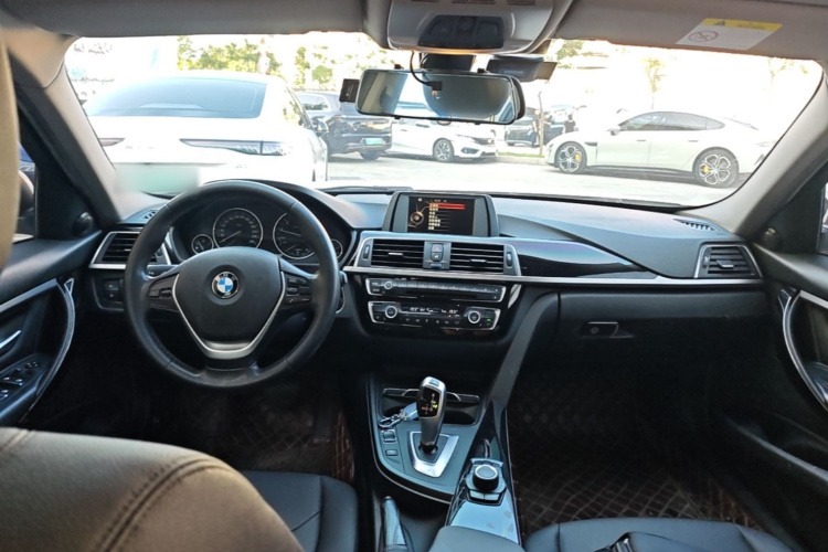 BMW 3 Series 2017 #10 BMW 3 Series 2017 изображение автомобиля #10