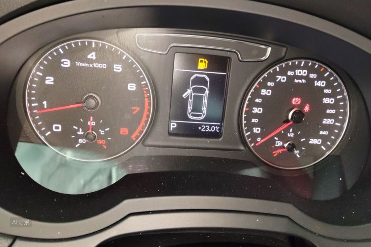 Audi Q3 2019 car image #13